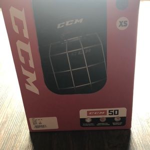 Can XS youth hockey helmet